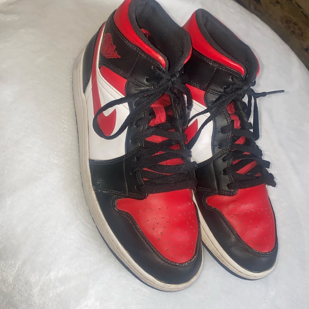 Men’s Jordan 1 Mid Gym Red Black White Sneakers Size 13 - Picture 1 of 8